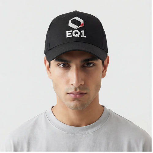 a male model wear a black baseball cap